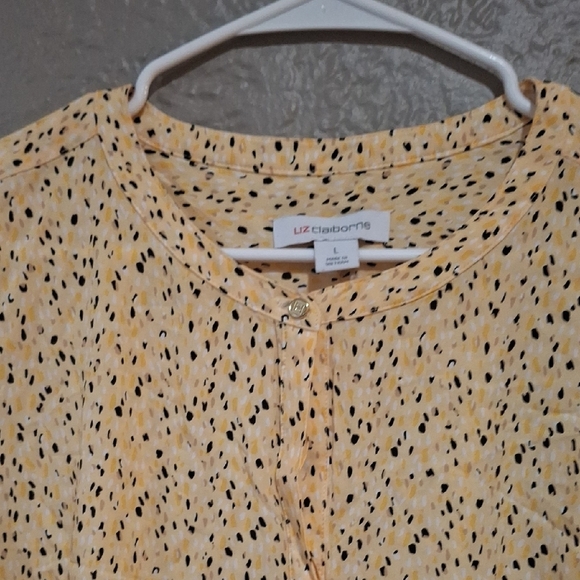 Liz Claiborne Cream Button Down Shirt with 3/4 Sleeves and Peter Pan Collar - Picture 5 of 7